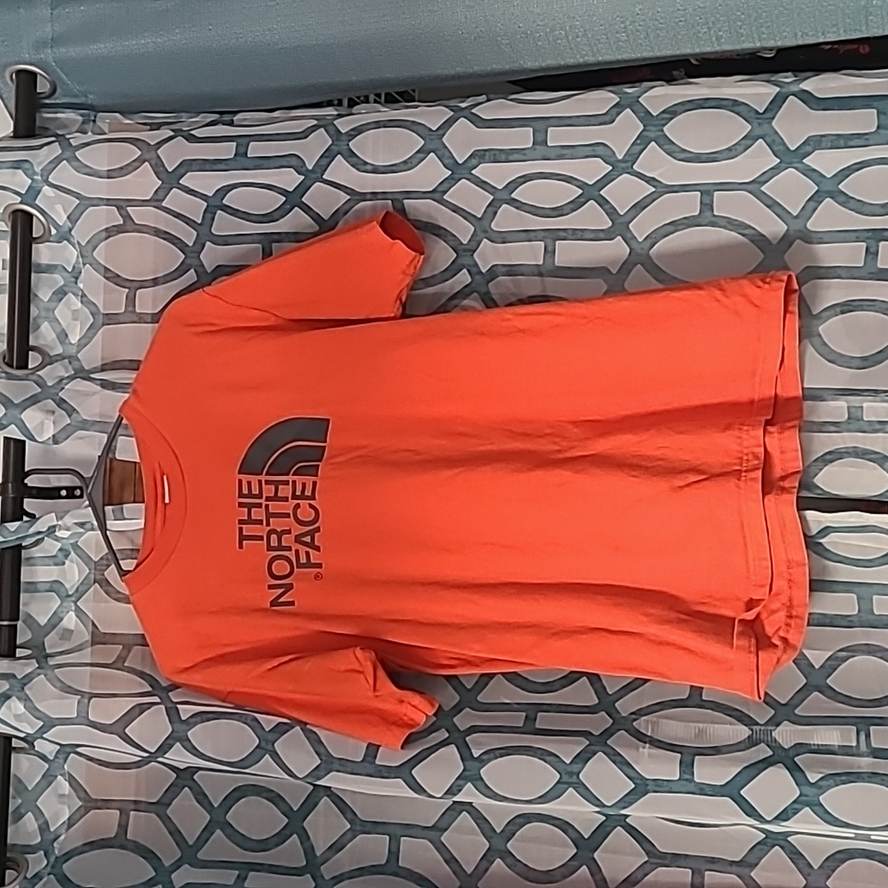 Medium Men's Northface t-shirt